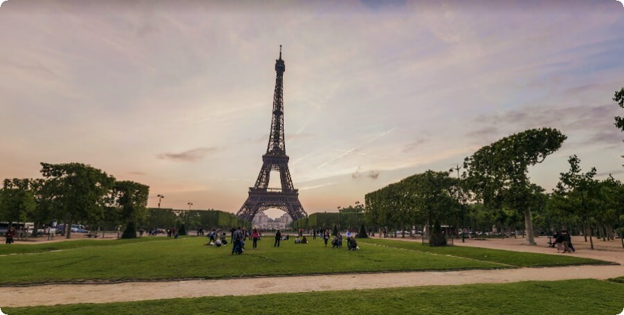 In the vicinity of the Champ de Mars