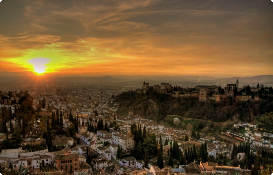 Granada voor geschiedenisliefhebbers: musea, monumenten en meer
